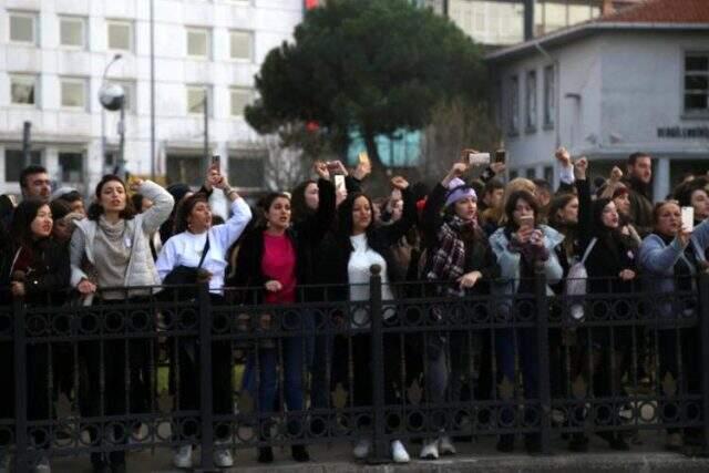 İstanbul Valiliği, Kadıköy'deki kadın eylemi sonrası gözaltılarla ilgili açıklama yaptı