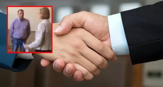 Kendisine el uzatan siyasetçinin elini sıkmadığı için dava edildi
