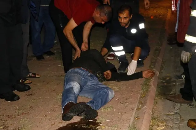 Oto anahtar dükkanında yangın: 1 kişi dumandan zehirlendi Oto anahtar dükkanında yangın: 1 kişi dumandan zehirlendi
