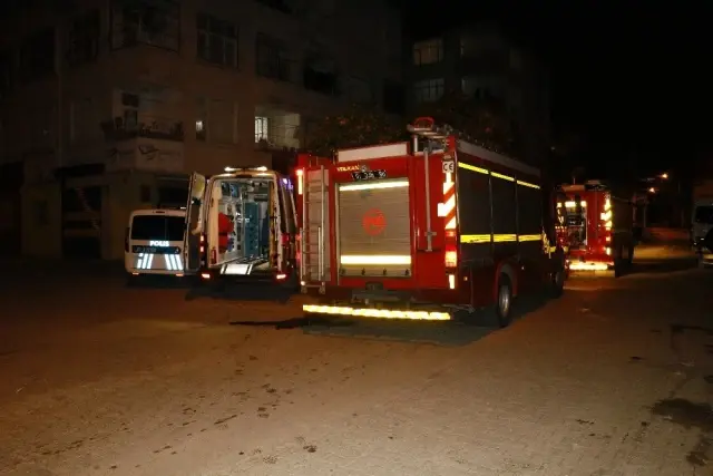 Oto anahtar dükkanında yangın: 1 kişi dumandan zehirlendi Oto anahtar dükkanında yangın: 1 kişi dumandan zehirlendi