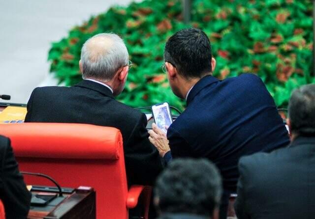 Özgür Özel'in Kılıçdaroğlu'na gösterdiği fotoğrafın sırrı çözüldü