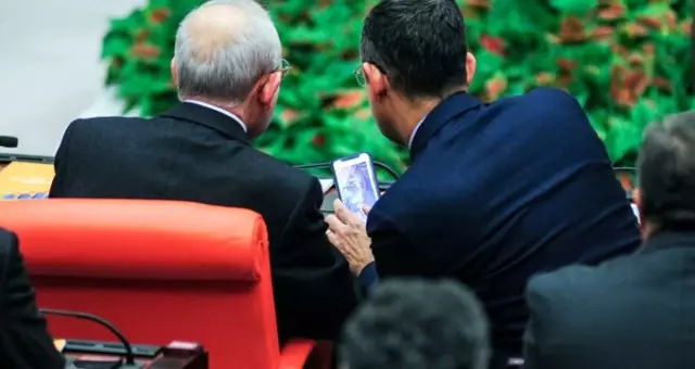 Özgür Özel'in Kılıçdaroğlu'na gösterdiği fotoğrafın sırrı çözüldü