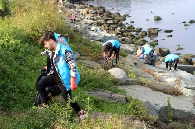 Rize'de yurt öğrencilerinden çevre temizliği