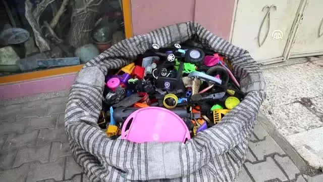 Sahilden topladığı 2 bin plastik atıkla balık heykeli yaptı - HATAY