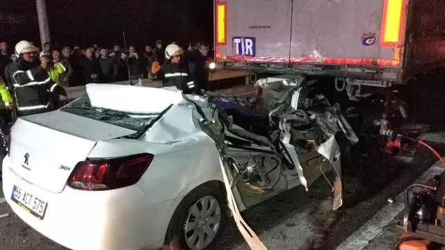 Samsun'da otomobil tırın altına girdi: 1 ölü Samsun'da otomobil tırın altına girdi: 1 ölü