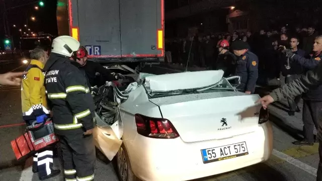 Samsun'da otomobil tırın altına girdi: 1 ölü Samsun'da otomobil tırın altına girdi: 1 ölü