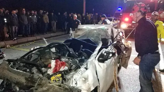 Samsun'da otomobil tırın altına girdi: 1 ölü Samsun'da otomobil tırın altına girdi: 1 ölü