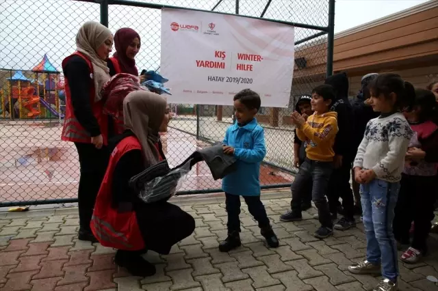 Suriyeli yetimlere giysi yardımı