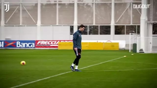 Şut Çekme Yarışması: Ronaldo vs Dybala vs Higuain vs Bernardeschi vs Pjaca
