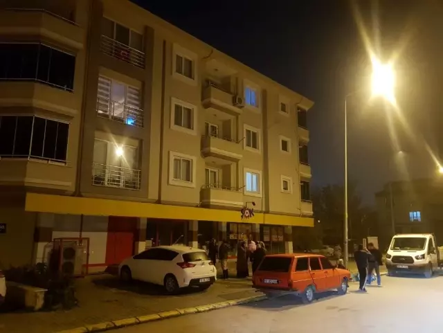 4.6 büyüklüğündeki deprem Balıkesir'i sokağa döktü 4.6 büyüklüğündeki deprem Balıkesir'i sokağa döktü