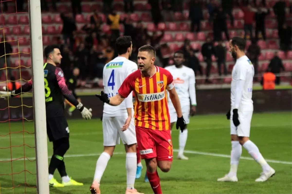 Artem Kravets golünü Nurettin'e hediye etti