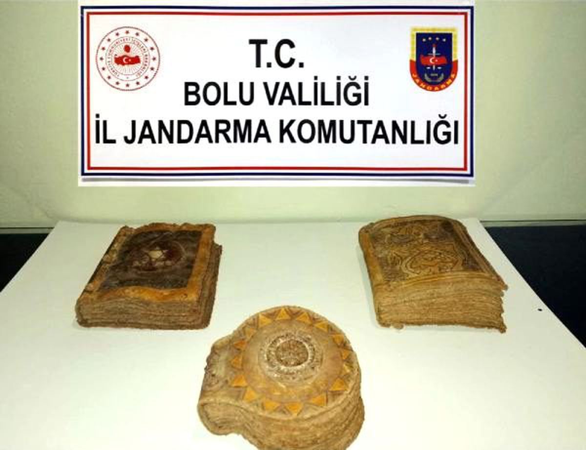 Bolu'da tarihi 3 Tevrat ele geçirildi