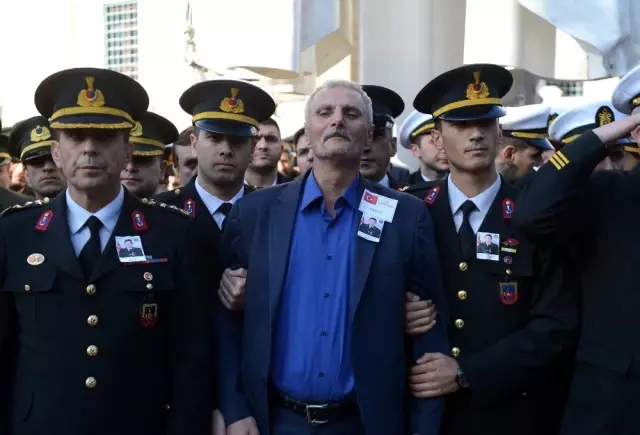 Bomba imha uzmanı şehit Esra Çevik için cenaze töreni düzenleniyor Bomba imha uzmanı şehit Esra Çevik için cenaze töreni düzenleniyor