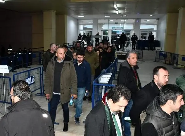 Çorlu'daki tren faciası davasında 3'üncü duruşma; Babası ölen Gülgen'in sözleri ağlattı(3) Çorlu'daki tren faciası davasında 3'üncü duruşma; Babası ölen Gülgen'in sözleri ağlattı(3)