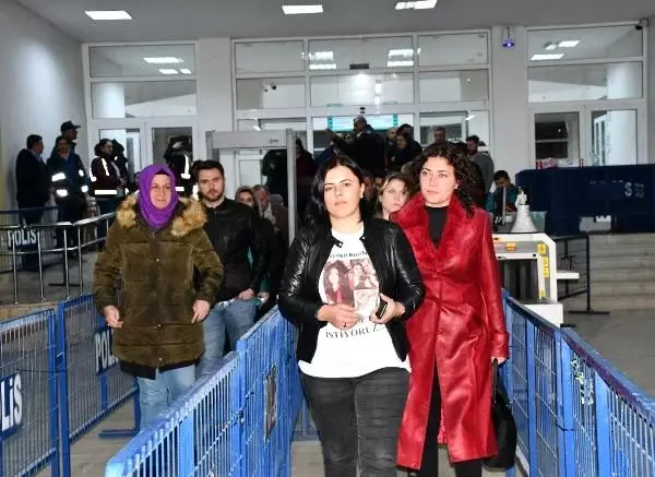 Çorlu'daki tren faciası davasında 3'üncü duruşma; Babası ölen Gülgen'in sözleri ağlattı(3) Çorlu'daki tren faciası davasında 3'üncü duruşma; Babası ölen Gülgen'in sözleri ağlattı(3)