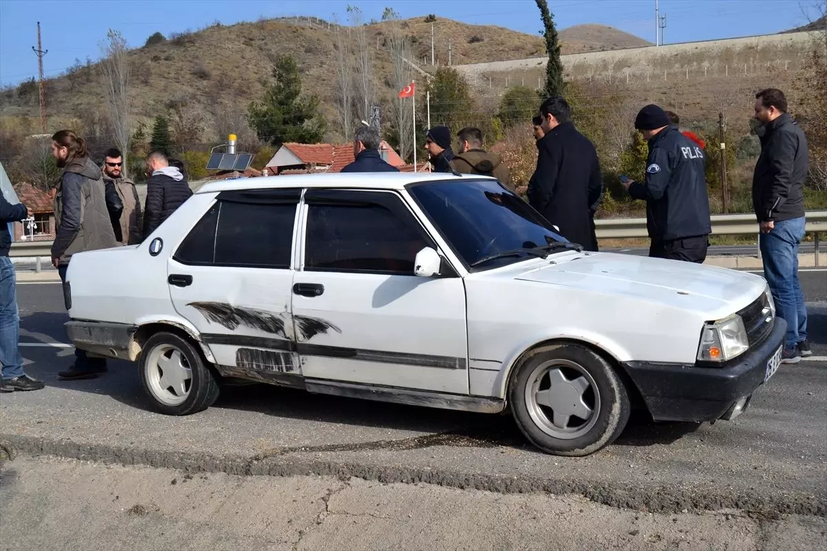 'Dur' ihtarına uymadı polis aracına çarparak durduruldu