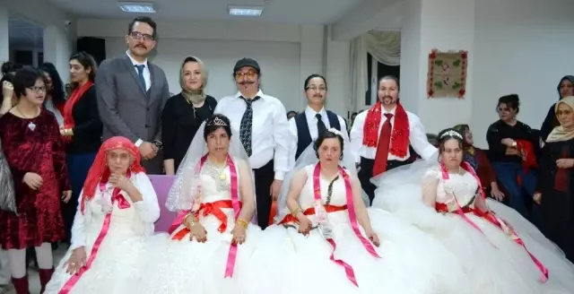 Engelli 4 kadın gelinlik hayallerine kavuştu Engelli 4 kadın gelinlik hayallerine kavuştu