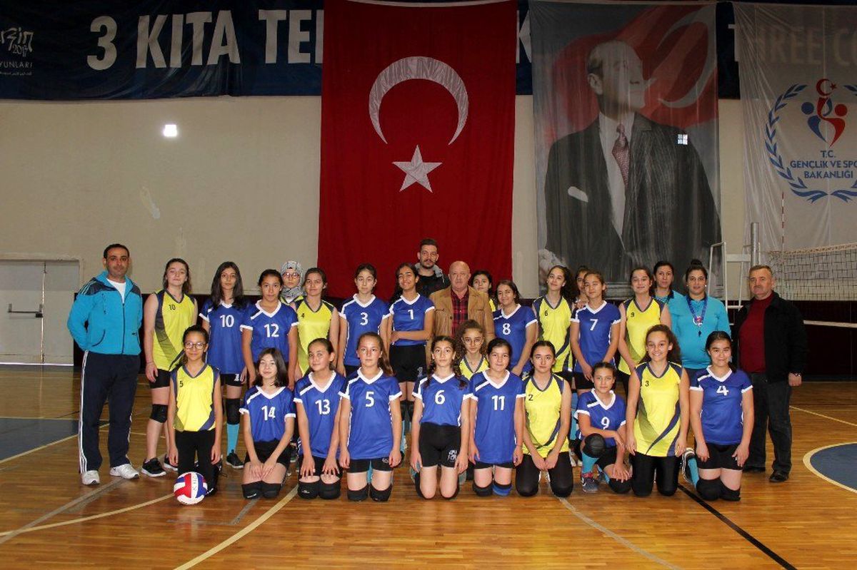 Erdemli'de okul sporları heyecanı