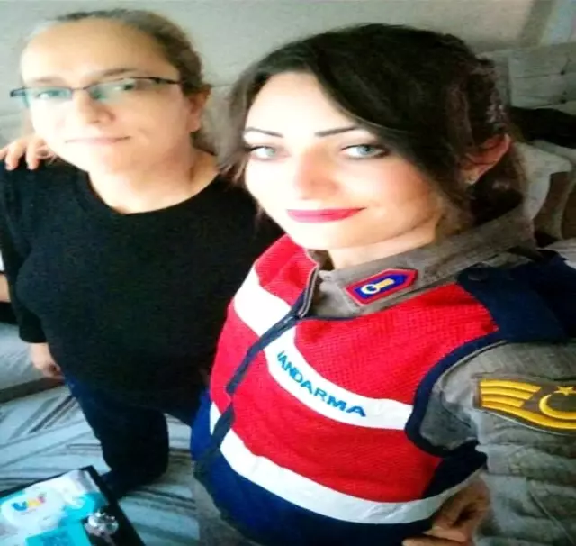 Esra Çevik son kez annesinin evine getirildi Esra Çevik son kez annesinin evine getirildi
