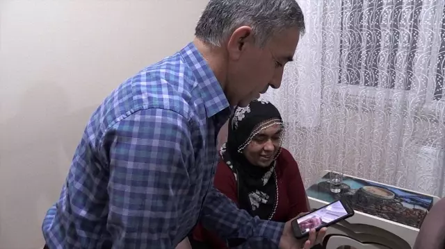 HDP önünde eylem yapan annelerden biri daha evladına kavuştu HDP önünde eylem yapan annelerden biri daha evladına kavuştu