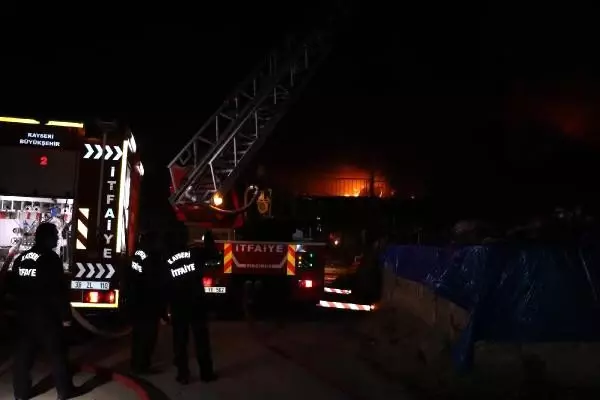 Kayseri'de yatak üretimi yapan fabrikada yangın çıktı