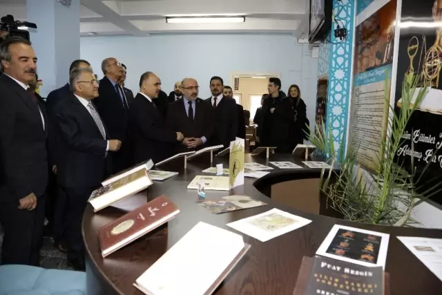 KAYÜ'de 'Prof. Dr. Fuat Sezgin Anı Köşesinin' Açılışı Yapıldı KAYÜ'de 'Prof. Dr. Fuat Sezgin Anı Köşesinin' Açılışı Yapıldı