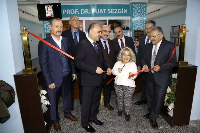KAYÜ'de 'Prof. Dr. Fuat Sezgin Anı Köşesinin' Açılışı Yapıldı KAYÜ'de 'Prof. Dr. Fuat Sezgin Anı Köşesinin' Açılışı Yapıldı