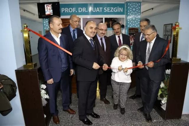 KAYÜ'de 'Prof. Dr. Fuat Sezgin Anı Köşesinin' Açılışı Yapıldı KAYÜ'de 'Prof. Dr. Fuat Sezgin Anı Köşesinin' Açılışı Yapıldı