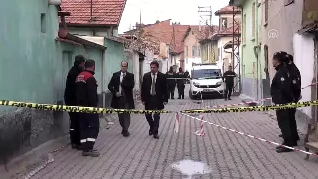 Kerpiç evde göçük: 3 ölü - Vedad Gürgen: Bölgede yıkılması gereken 12 binanın tespitini yapık