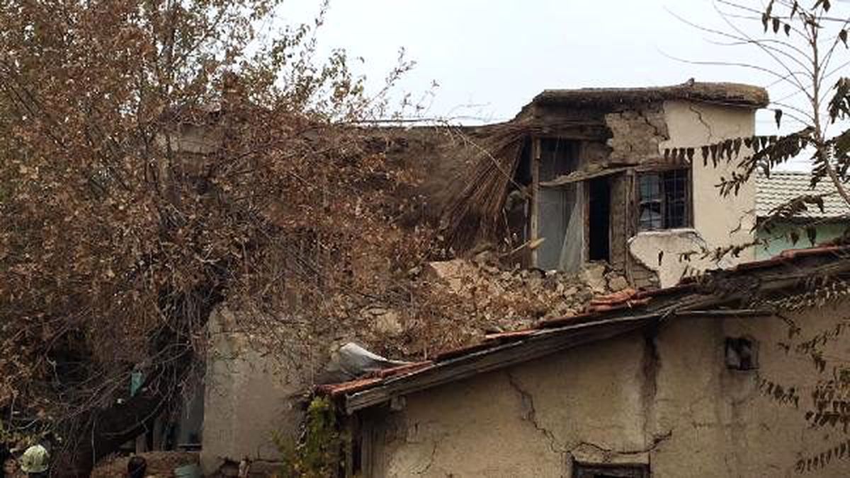 Konya�da 2 katlı kerpiç ev çöktü Babaanne ve 2 torunu öldü (3