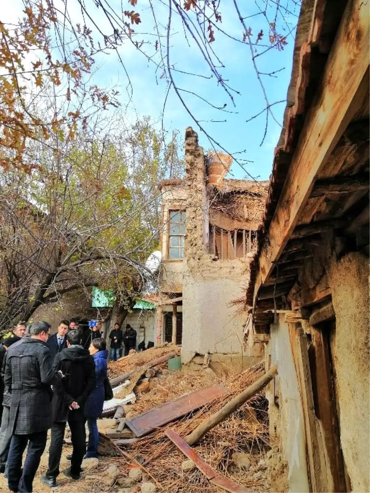 Konya�da 2 katlı kerpiç ev çöktü Babaanne ve 2 torunu öldü (4) Haberler