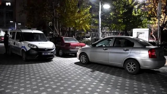 Otomobillerden hırsızlık yapan kişi suçüstü yakalandı Otomobillerden hırsızlık yapan kişi suçüstü yakalandı