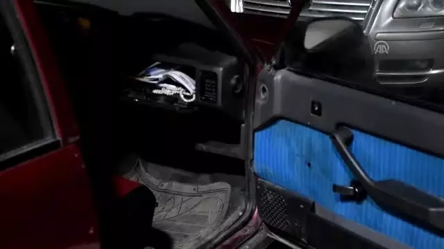 Otomobillerden hırsızlık yapan kişi suçüstü yakalandı Otomobillerden hırsızlık yapan kişi suçüstü yakalandı