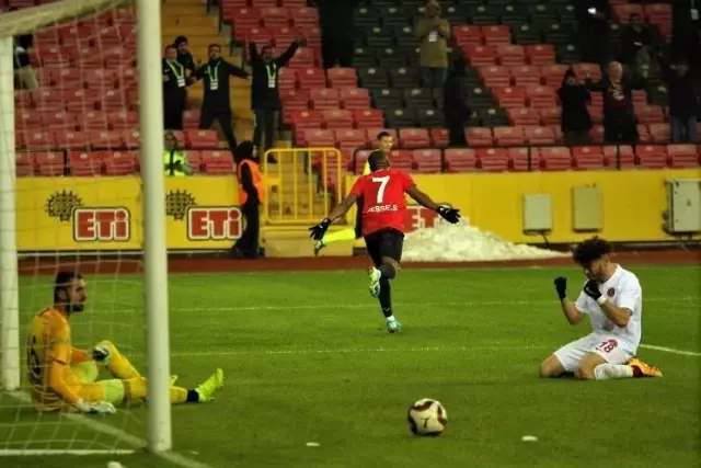 Eskişehirspor Teknik Direktörü duyurdu: Galatasaray ve Fenerbahçe istiyor