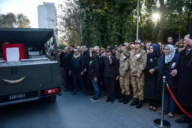 Şehit bomba imha uzmanı Esra Çevik son yolculuğuna uğurlandı Şehit bomba imha uzmanı Esra Çevik son yolculuğuna uğurlandı