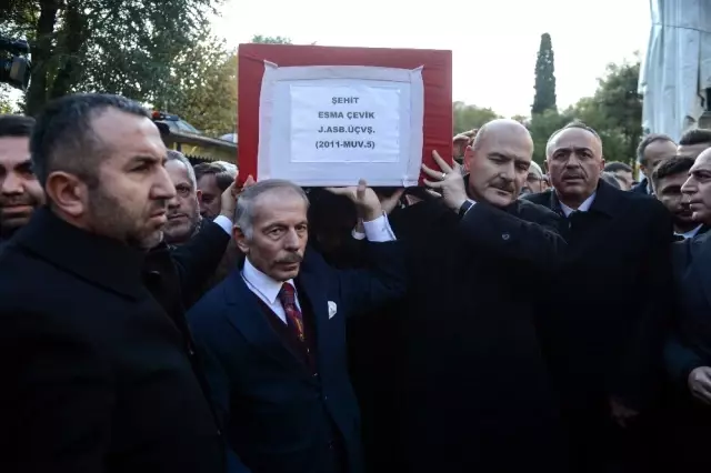 Şehit bomba imha uzmanı Esra Çevik son yolculuğuna uğurlandı Şehit bomba imha uzmanı Esra Çevik son yolculuğuna uğurlandı