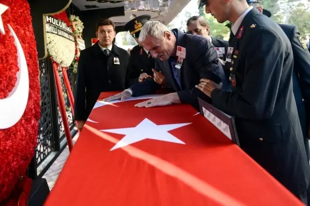 Şehit bomba imha uzmanı Esra Çevik son yolculuğuna uğurlandı Şehit bomba imha uzmanı Esra Çevik son yolculuğuna uğurlandı