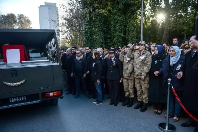 Şehit bomba imha uzmanı Esra Çevik son yolculuğuna uğurlandı Şehit bomba imha uzmanı Esra Çevik son yolculuğuna uğurlandı
