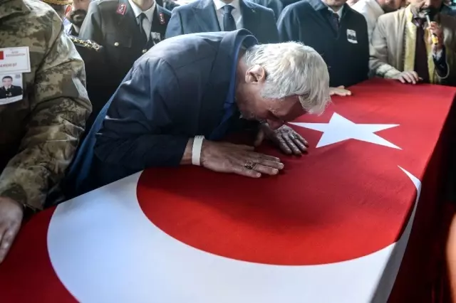 Şehit bomba imha uzmanı Esra Çevik son yolculuğuna uğurlandı Şehit bomba imha uzmanı Esra Çevik son yolculuğuna uğurlandı