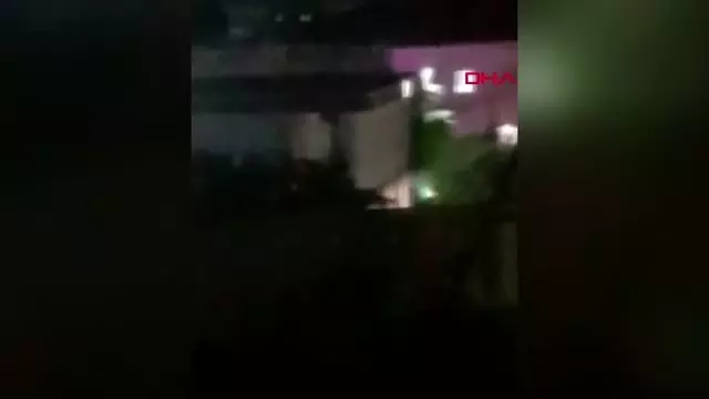 Somali'de milletvekillerinin kaldığı otele silahlı saldırı: 3 ölü, 2 yaralı Somali'de milletvekillerinin kaldığı otele silahlı saldırı: 3 ölü, 2 yaralı