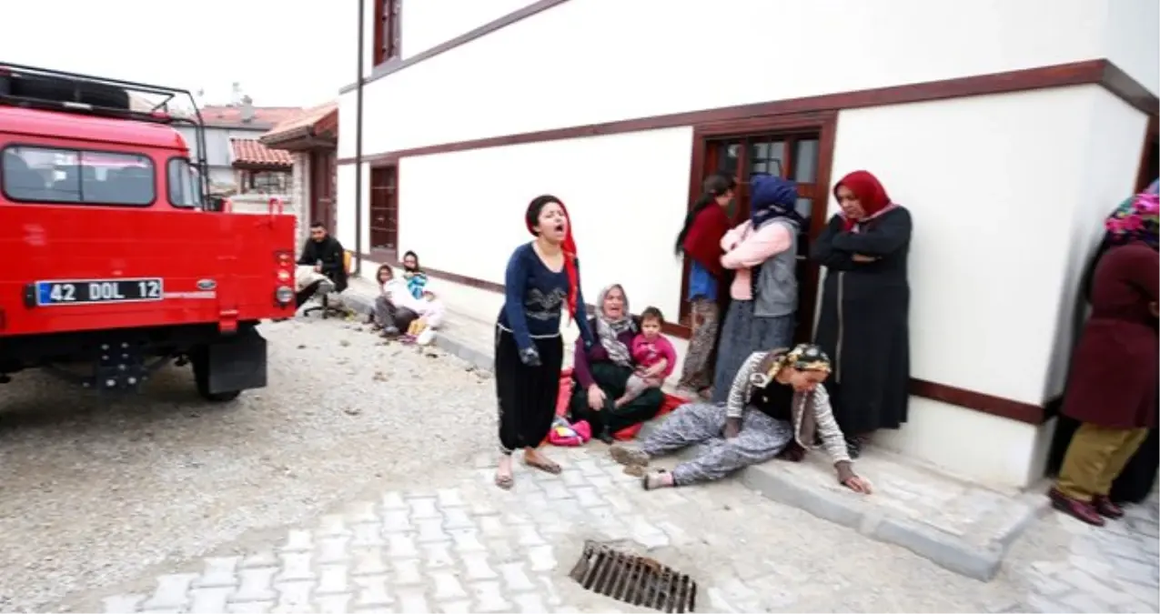 Konya'da 2 katlı kerpiç bina çöktü! 2'si çocuk, 3 kişi hayatını kaybetti