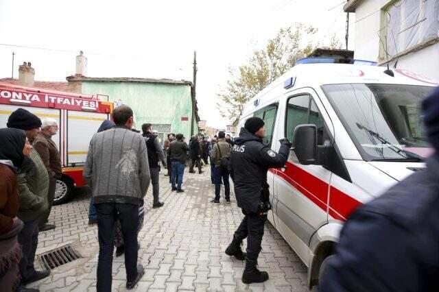 Son dakika: Konya'da 2 katlı kerpiç bina çöktü! 2'si çocuk, 3 kişi hayatını kaybetti