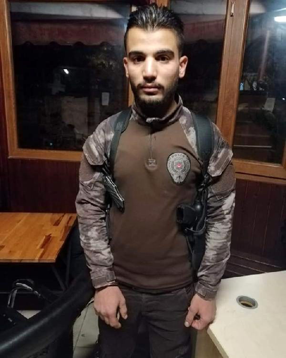 Ümraniye'de Suriyeli bir kişi özel harekat polisi üniformasıyla yakalandı