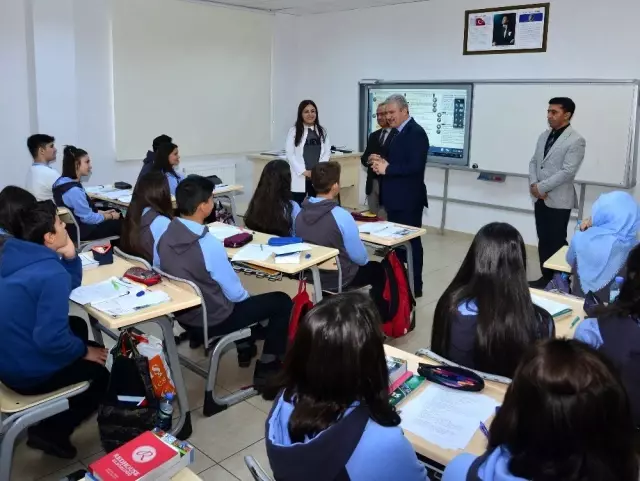 Vali Akın, okullarda incelemede bulundu Vali Akın, okullarda incelemede bulundu
