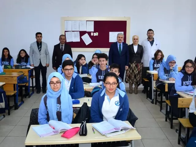 Vali Akın, okullarda incelemede bulundu Vali Akın, okullarda incelemede bulundu