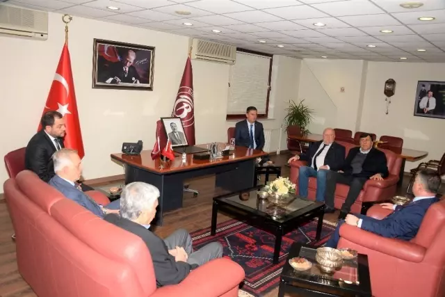 Vali Yazıcı Ticaret Borsasını ziyaret etti Vali Yazıcı Ticaret Borsasını ziyaret etti