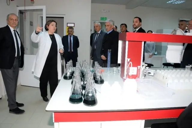 Vali Yazıcı Ticaret Borsasını ziyaret etti Vali Yazıcı Ticaret Borsasını ziyaret etti