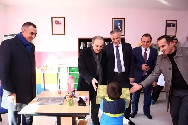 700 öğrenci yeni giysilerle donatıldı
