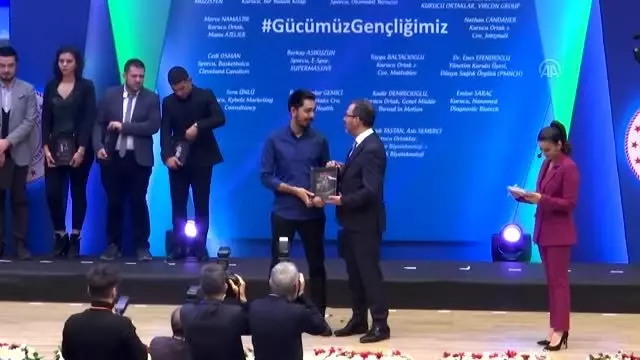 Bakan Kasapoğlu'ndan '30 Altı 30' programında yer alanlara ödül (2)