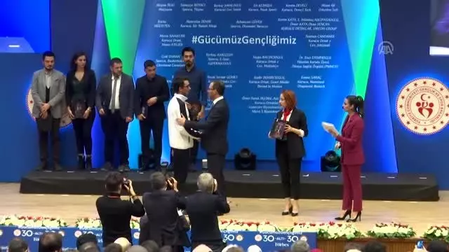 Bakan Kasapoğlu'ndan '30 Altı 30' programında yer alanlara ödül (2)
